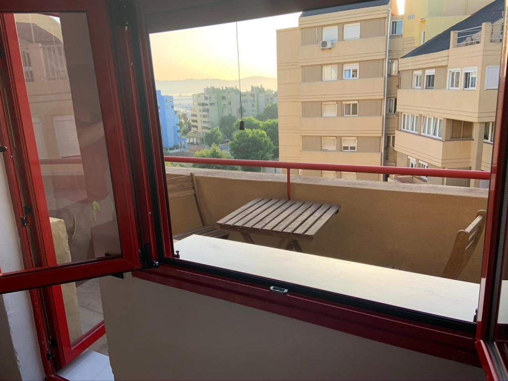 La Línea de la Concepción Room In A Shared Apartment Touching The Border :) المظهر الخارجي الصورة