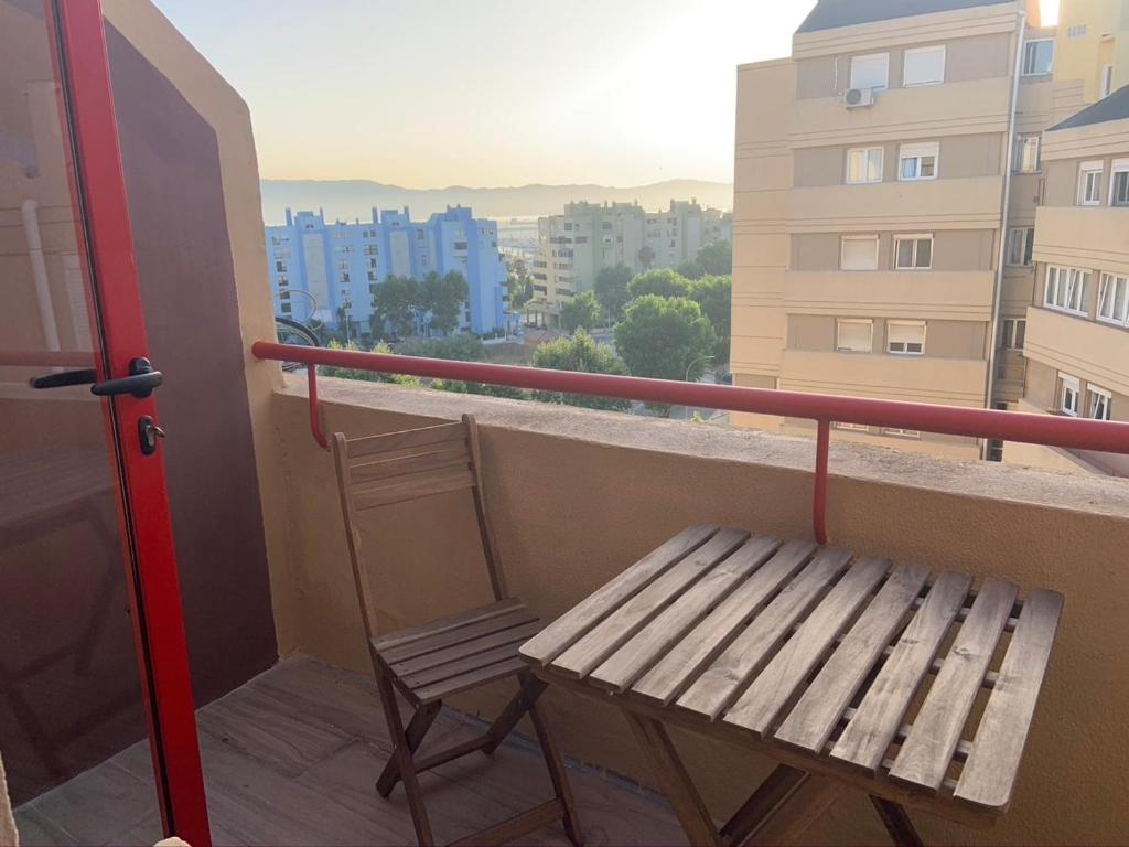 La Línea de la Concepción Room In A Shared Apartment Touching The Border :) المظهر الخارجي الصورة